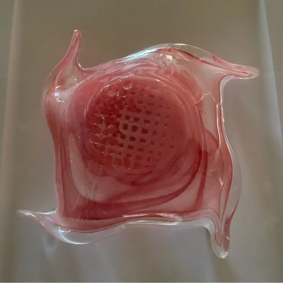 Elegant Red/Pink Glass Art Bowl - Picture 2 of 3